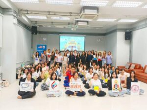 มูลนิธิอินเทอร์เน็ตร่วมพัฒนาไทย โดยการสนับสนุนของ สำนักงานกองทุนสนับสนุนการสร้างเสริมสุขภาพ (สสส) ร่วมกับ มูลนิธิศานติวัฒนธรรม สภาเด็กและเยาวชนจังหวัดเชียงใหม่ กระทรวงพัฒนาสังคมและความมั่นคงของมนุษย์จังหวัดเชียงใหม่ จัดฝึกอบรมหลักสูตรพอกันทีกรูมมิ่ง วันที่ 22-23 กรกฎาคม 2566